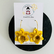 Load image into Gallery viewer, Daffodil Drop Earrings
